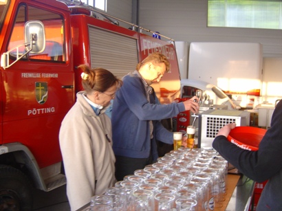 Unser Kapellmeister beim Bier zapfen